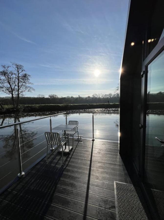 Water Cabin With Water Sports Equipment And Bikes, Bath Bristol Dış mekan fotoğraf